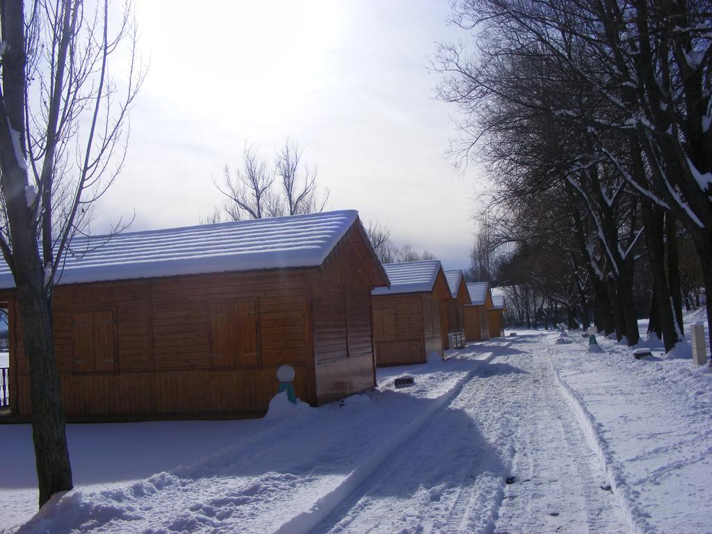 Camping La Motte Flottante La Freissinouse Bagian luar foto