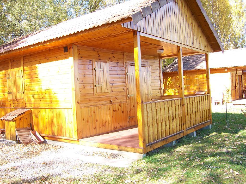 Camping La Motte Flottante La Freissinouse Bagian luar foto