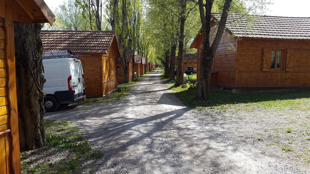 Camping La Motte Flottante La Freissinouse Bagian luar foto